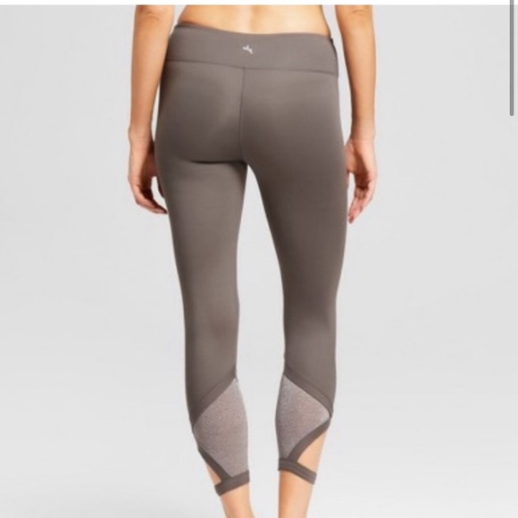 Joylab Grey Capri Cutout Ballet Leggings - Picture 2 of 13